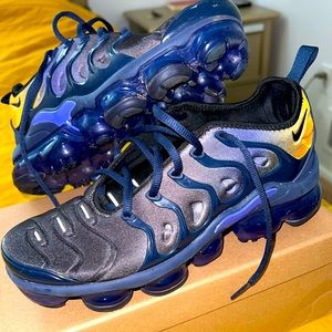 NIKE AIR VAPORMAX PLUS